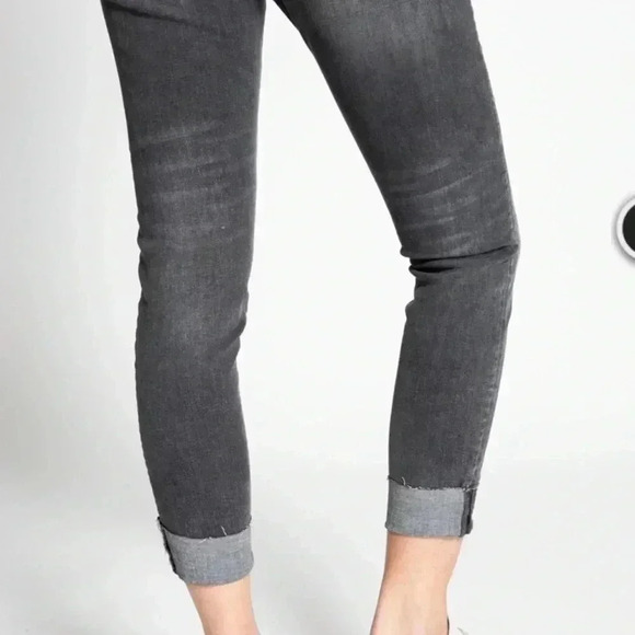 Original Zhrill Jeans Mid Rise denim cropped bottom comfortable & stylish. - Picture 2 of 15
